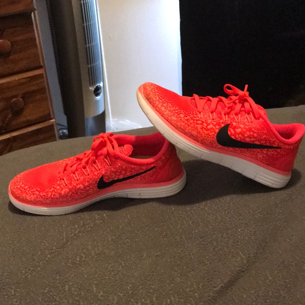 Nike tennis shoes